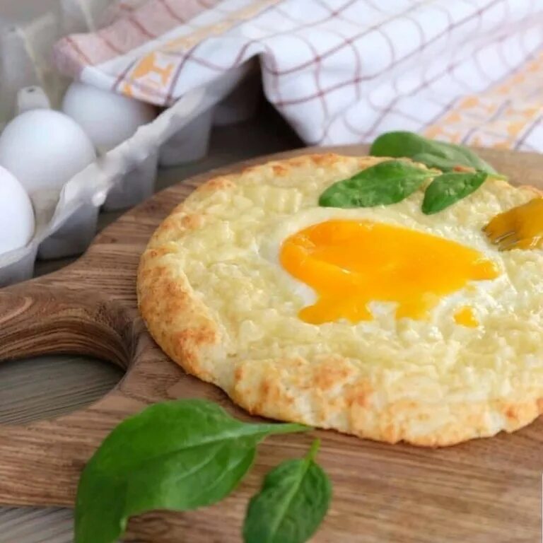 Хачапури по-аджарски пп-вариант. Ленивый аджарский хачапури. Ленивый аджарский хачапури. Пп хачапури по аджарски кбжу. Пп хачапури с творогом и сыром.