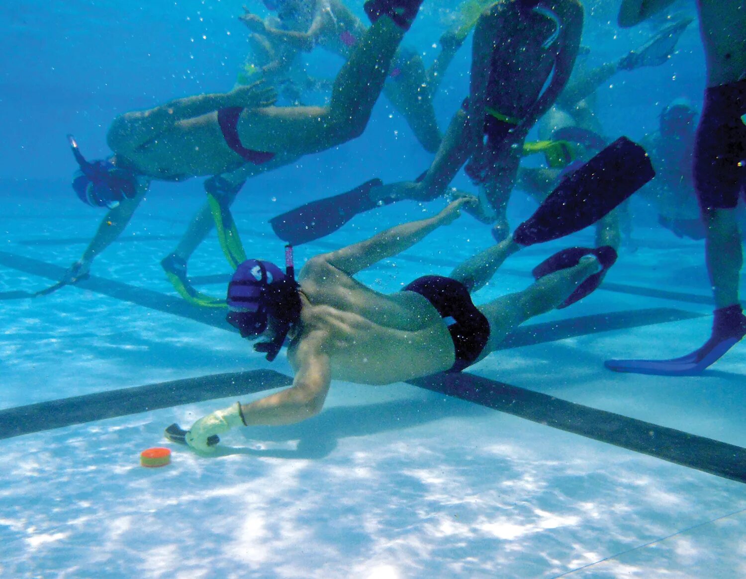 Подводный хоккей в Великобритании. Подводный хоккей (Underwater Hockey). Необычные виды спорта. Хоккей купание