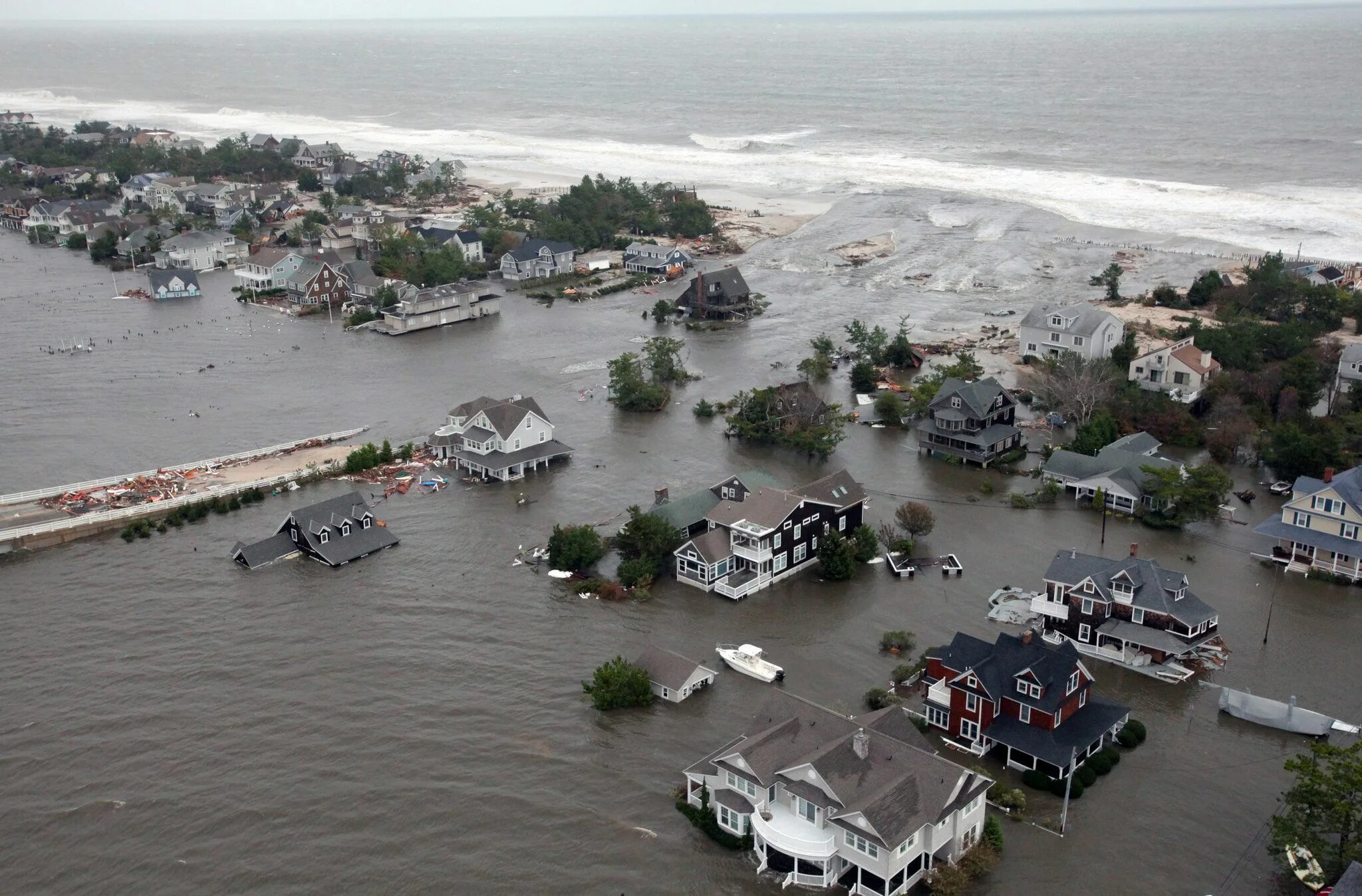 Flood natural disaster. Ураган Сэнди 2012. Наводнение. Стихийные бедствия наводнение. Наводнение ЦУНАМИ.