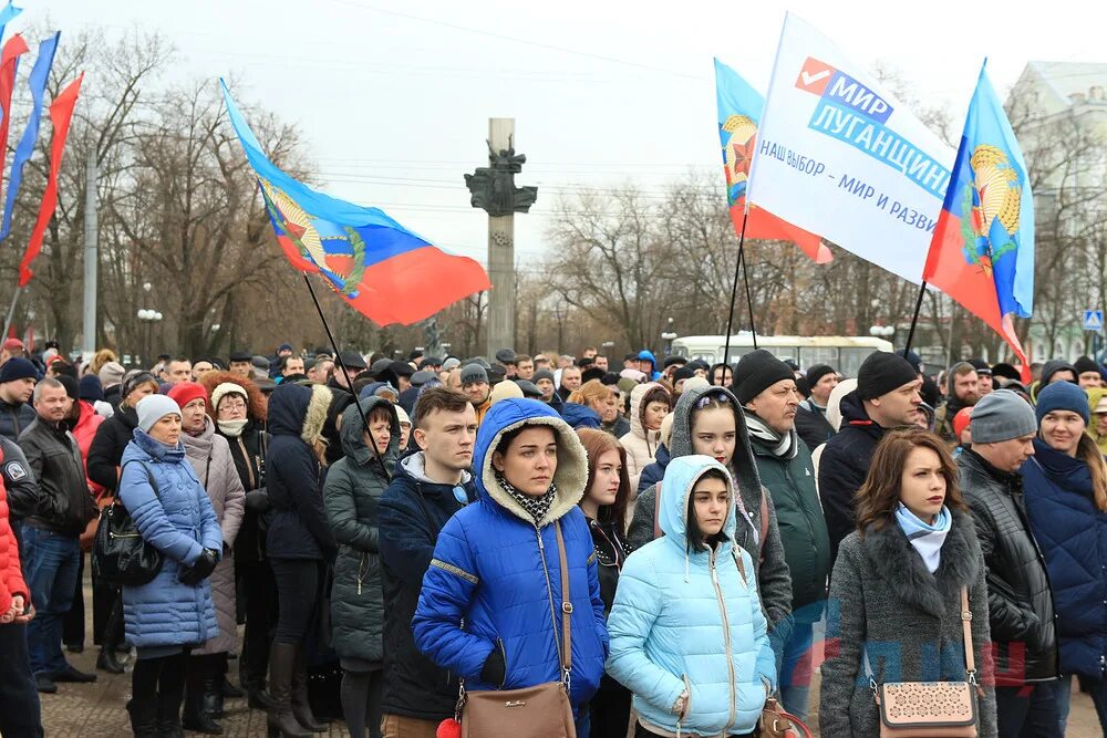 Митинг в Луганске 2014. Митинги Луганск.