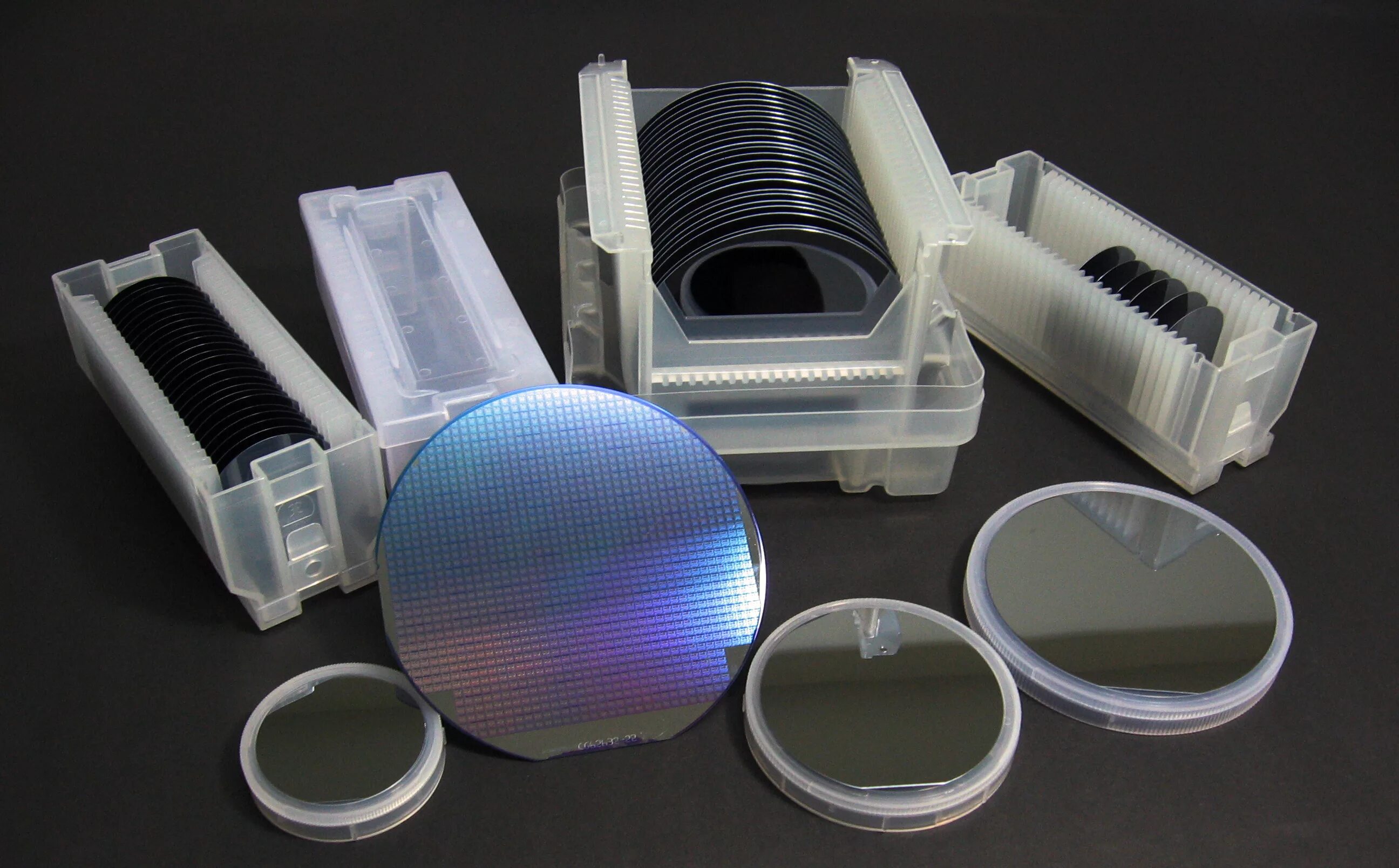 Silicon cells. Антимонид индия приборы. антимонид индия пластина. silicon wafer. контейнер для пластин кремния 300 мм.