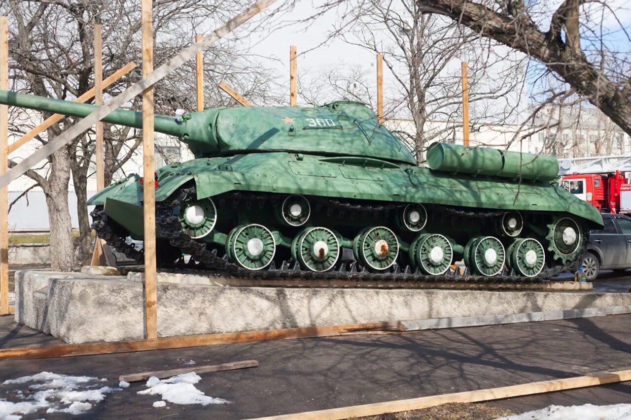 Памятник танк ис-3 биробиджан. Танк в архангельске английский. Танк в архангельском. Танк в архангельском. Музей техники вадима задорожного.