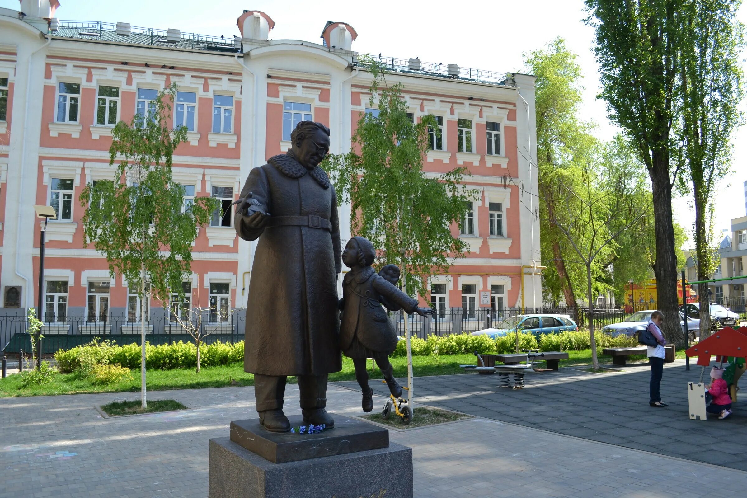 Памятник Высоцкому в Воткинске. Памятник Маршаку в Воронеже. Воронеж достопримечательности. Достопримечательности Воронежа Высоцкий. Воронеж экскурсионный