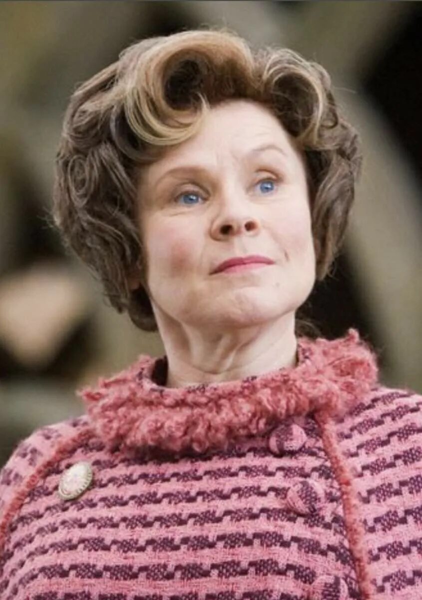 Гарри поттер и орден феникса долорес амбридж. Профессор амбридж. Профессор амбридж из гарри поттера. Профессор амбридж. Профессор амбридж.