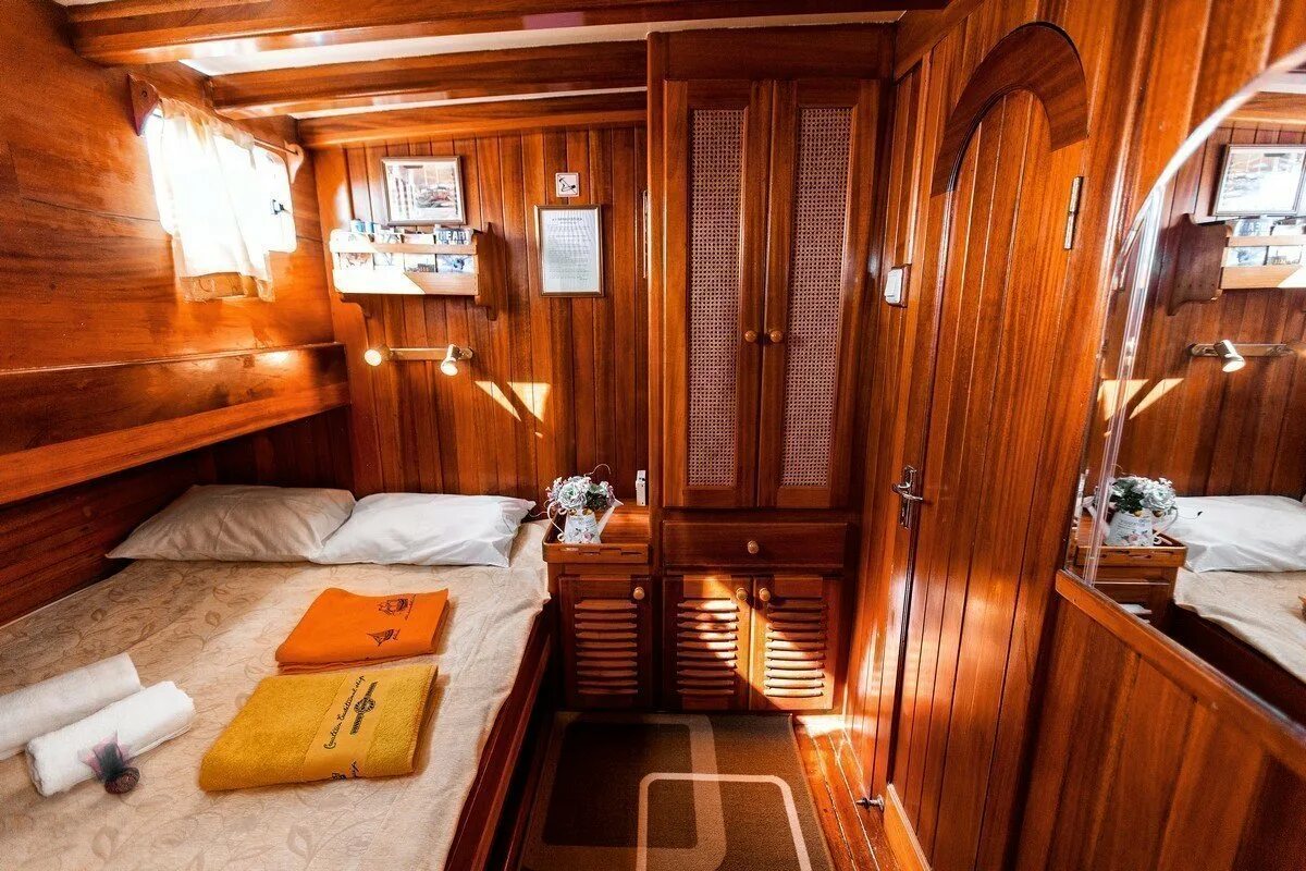 Проект 371 бис. Каюта на яхте. Каюта красивая. Яхта 4 каюты. Каюта на яхте.