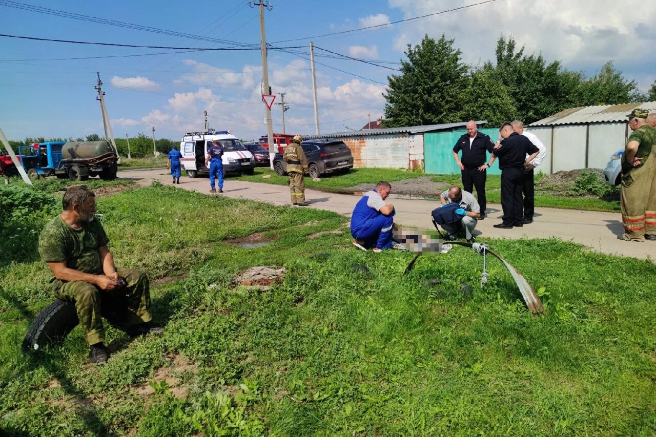 Ребенок утонул в выгребной яме. В селе. Происшествие в Подстепках Самарская обл. Пропал ребенок в Самарской области. Утонул в яме