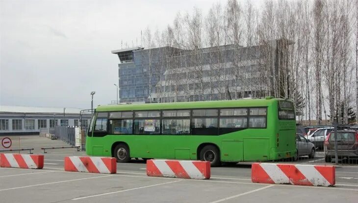 Край бай автобусы. Автобус "аэропорт". ЛАЗ автобус экспресс. Томский аэропорт. Автобус АДЦ аэропорт.