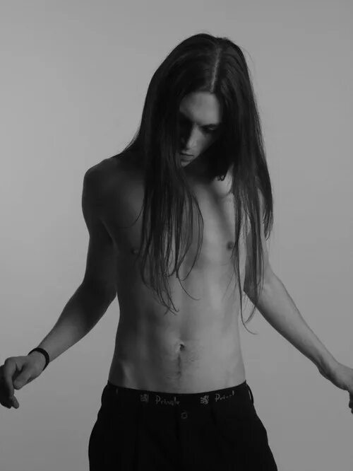 Худые парни с длинными волосами. Данила ковалев модель андрогин. Florian pessenteiner с длинными волосами. Лёша рожков андрогин. Jacob dekat.