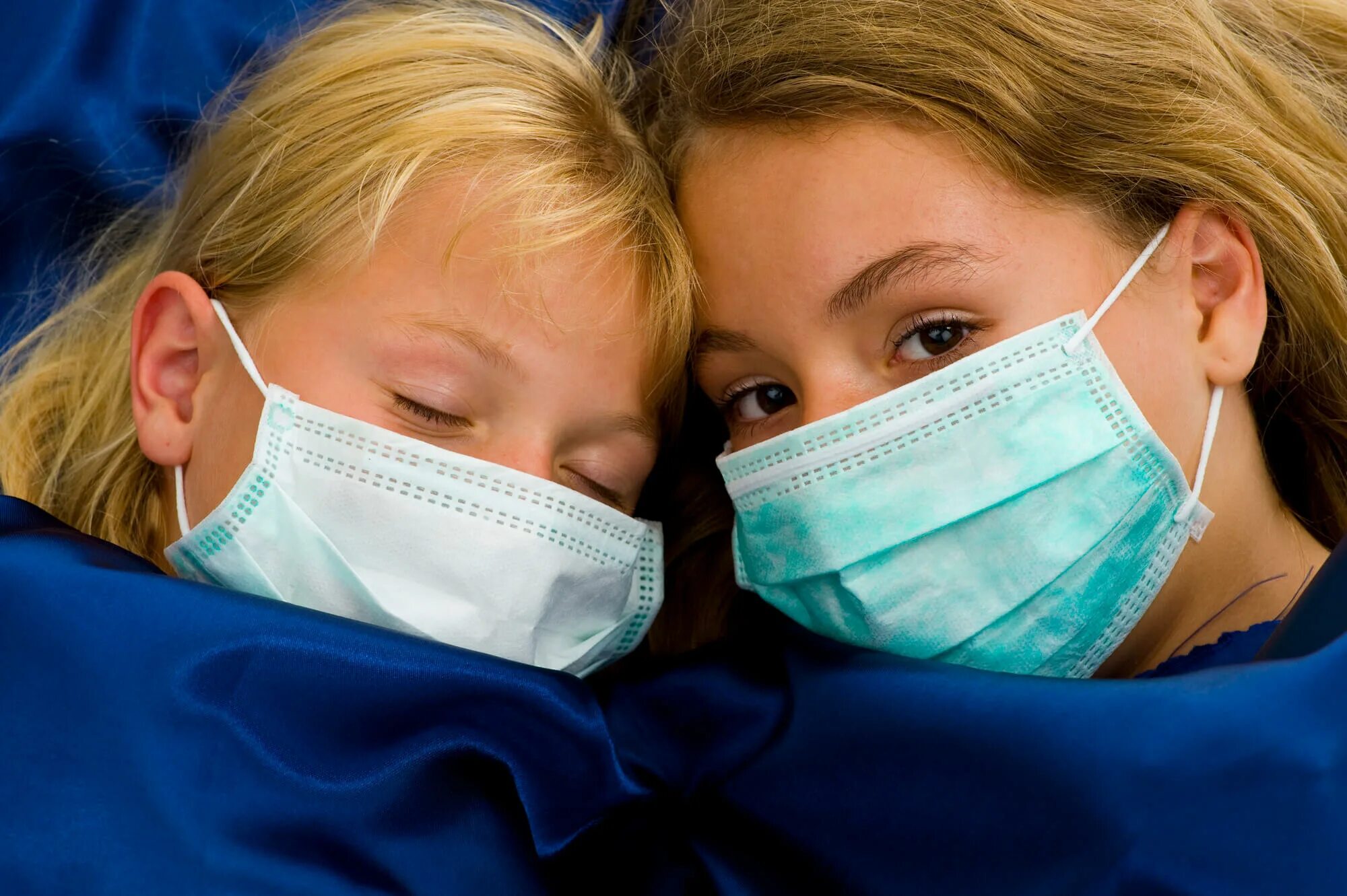 Эпидемии и инфекционные заболевания. Дети в масках медицинских. Эпидемия гриппа. Профилактика эпидемий. Маска грипп.