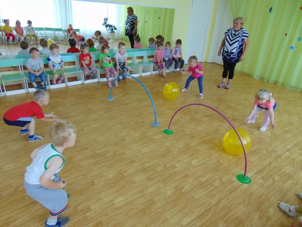 Физкультурное в первой младшей группе. Физкультурное развлечение в младшей группе детского сада. Спортивные развлечения. Спортивное развлечение в средней группе. Физкультурное развлечение в группе раннего возраста.