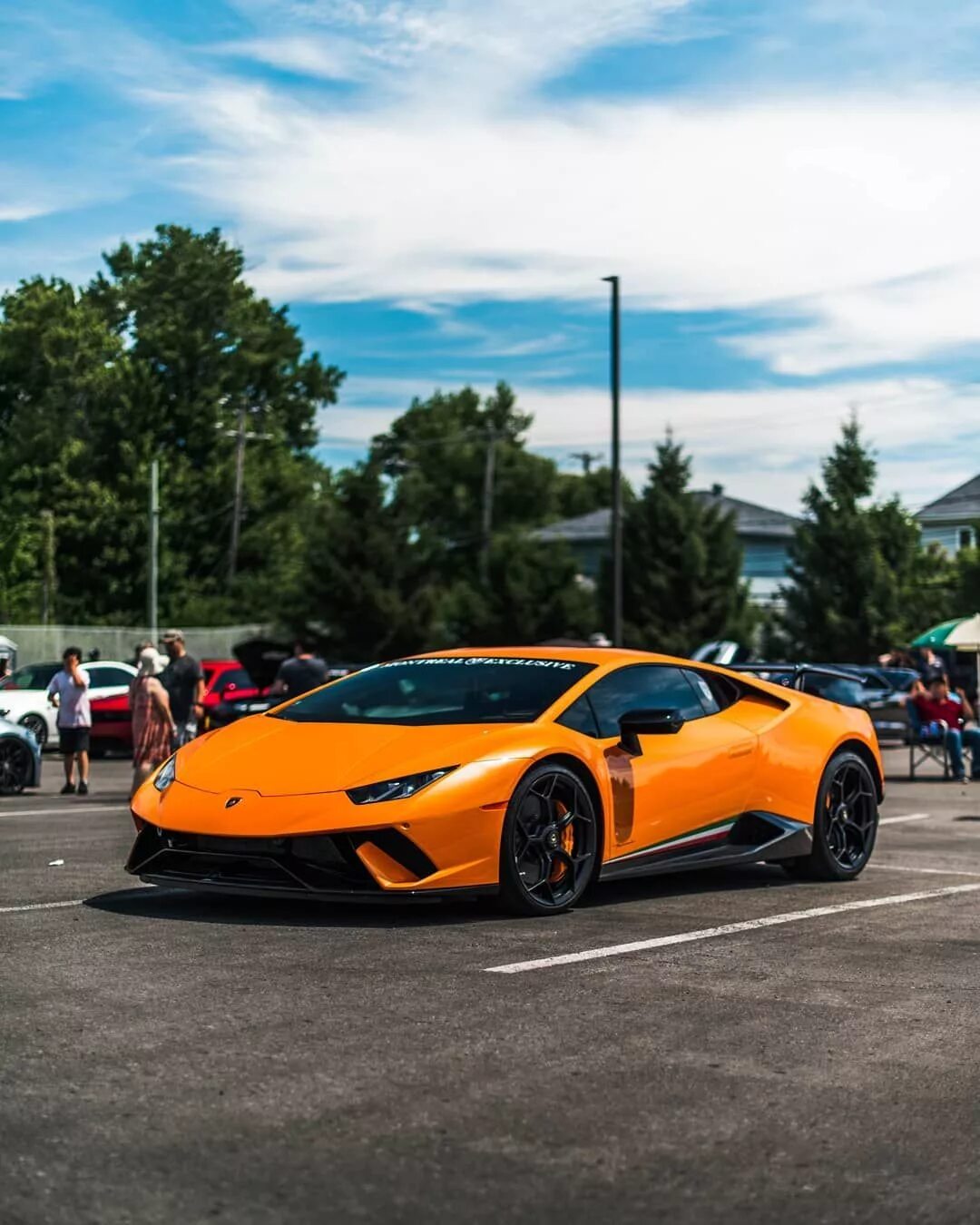 Lamborghini sports. Ламборджини. Ламборгини спорткар. Ламборджини Хуракан и Феррари. Суперкары Ламборджини Хуракан.