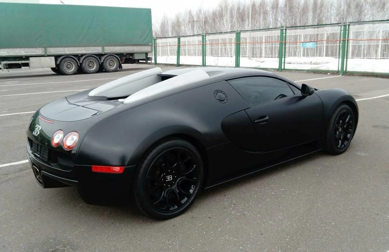 Бугатти Вейрон в Казани. Бугатти Вейрон в Москве. Bugatti Veyron в России. Бугатти Вейрон до 100. Дорогой автомобиль в казани