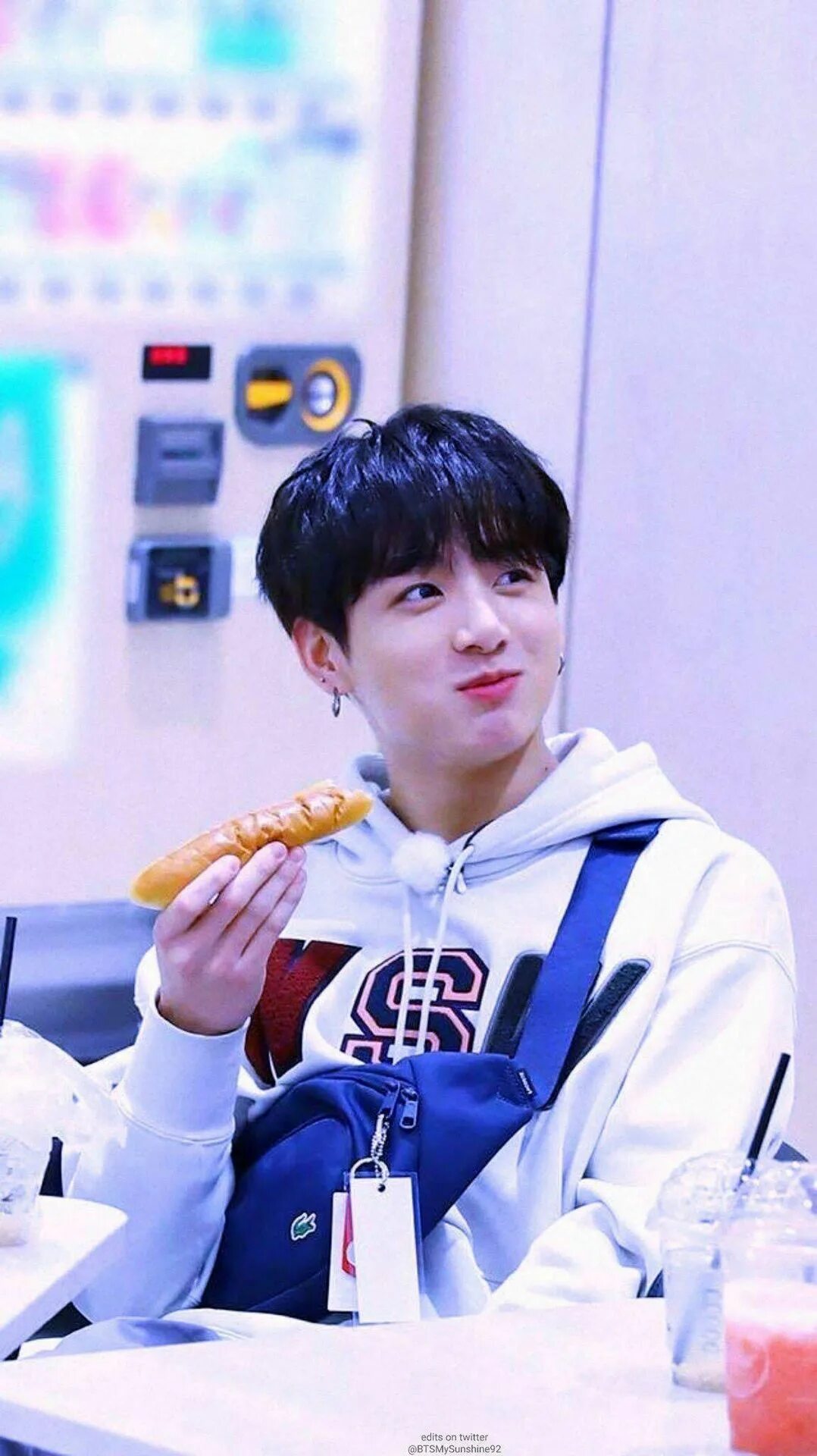 Бтс тэхен готовит. Чонгук ран бтс 2022. Чон чонгук ран бтс. Чонгук ран бтс. Чонгук бтс.