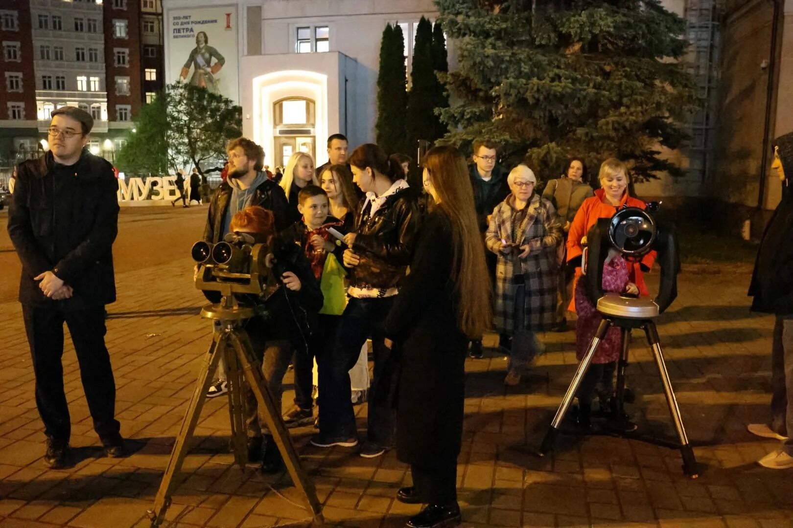 Ночь в музее. Ночь в музее Рязань фотоотчет. Ночь музеев праздник. Музей астрономии Якутск.