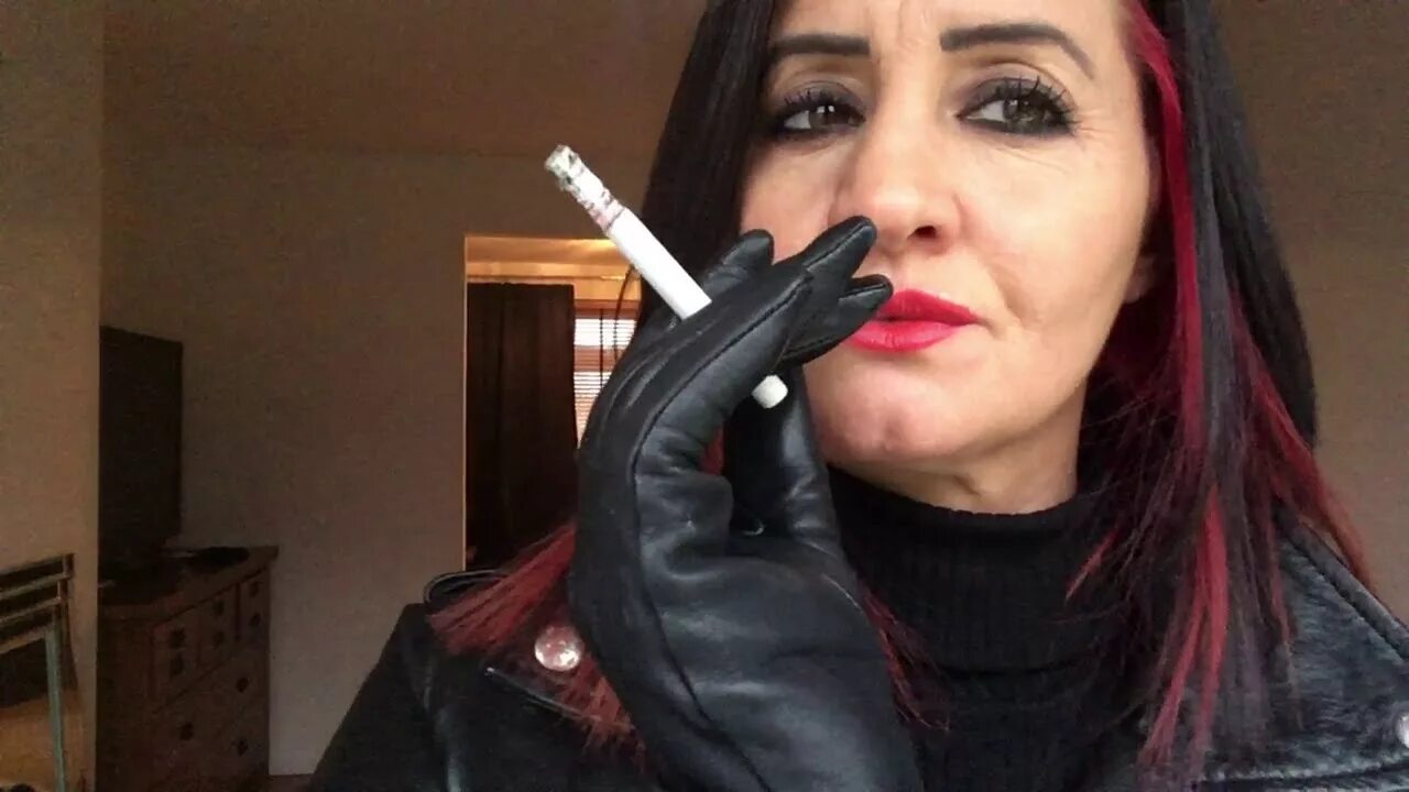 UKS LEATHERAMBER make sub smell her Leather Gloves. LEATHERAMBER UKS Leather mistress in long Leather Coat. Isemistress запись. Amber leather