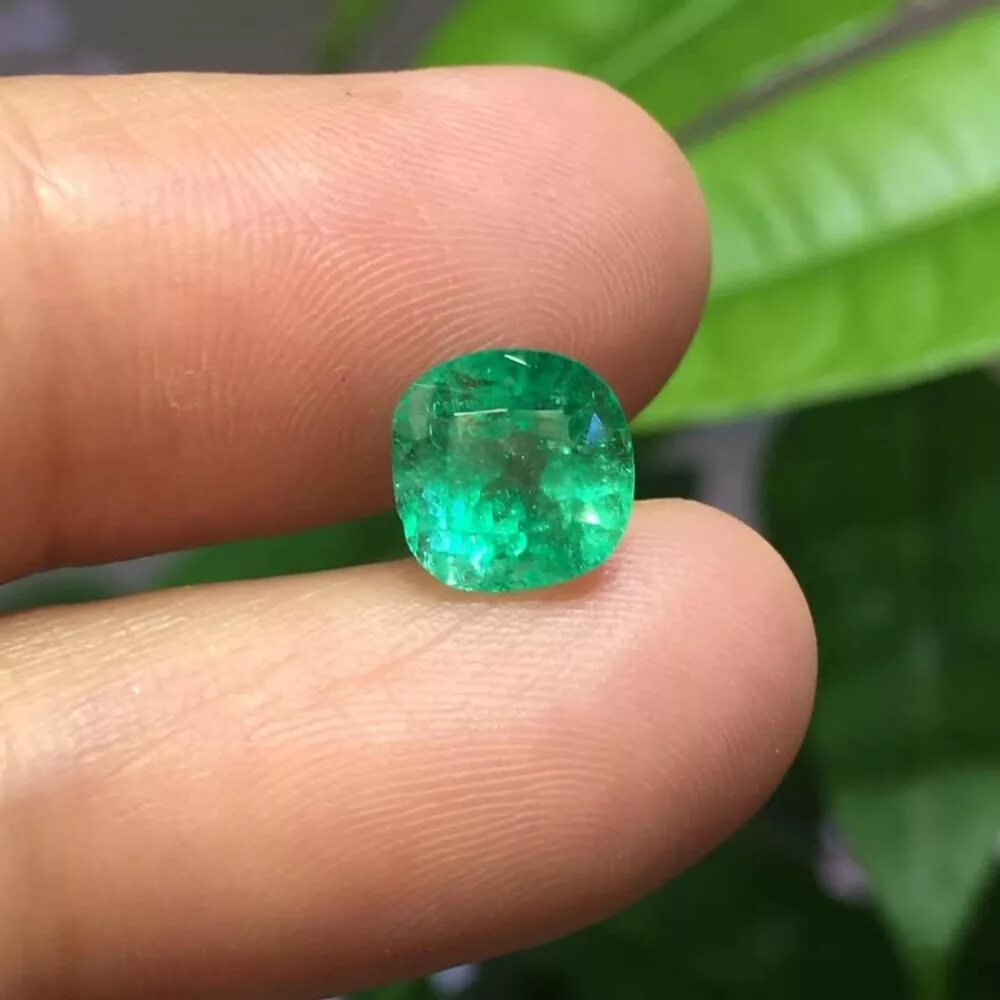 Изумруд кп камень. Как выглядит натуральный изумруд. Как выглядит натуральный изумруд. Tempo 474 изумруд. Изумруд берилл природный натуральный.