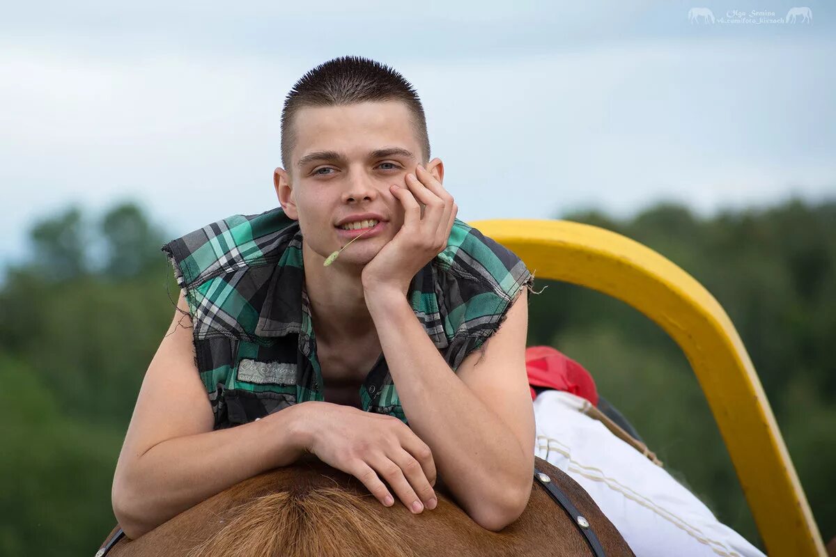 комедия. сериал. первый парень на деревне 3 серия. первый парень на деревне сериал. первый парень на деревне прикол.