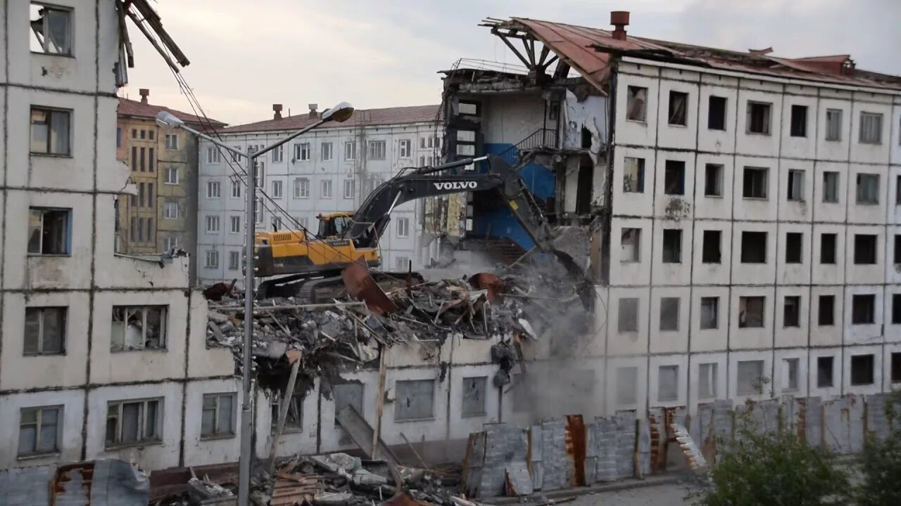 Снос 2018. Киргизия кинотеатр новогиреево открытие. Завод реактив спб. Здания москвы. Саратов снос хрущевок.