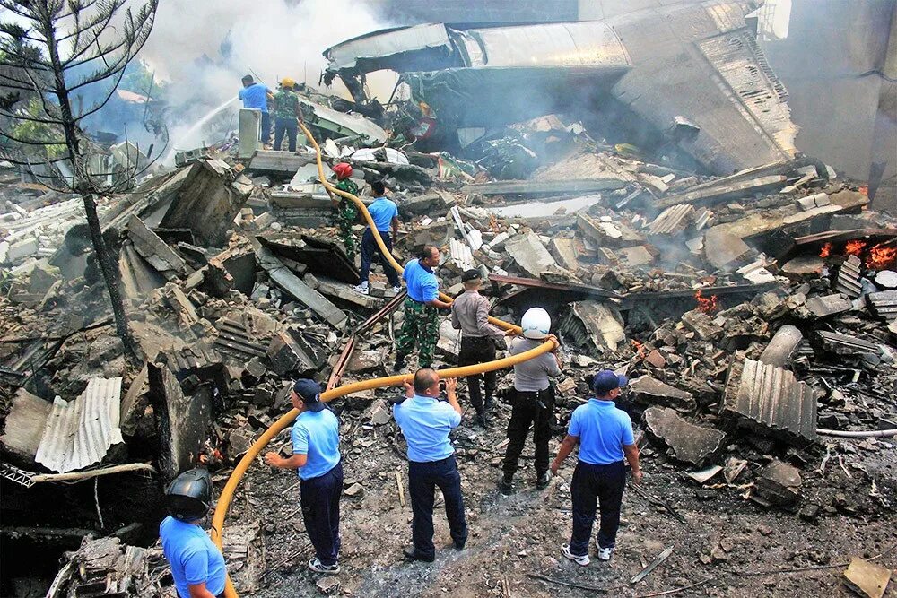 Крушение самолета в Египте 2015. Катастрофа c-130 в Медане. Упал самолет в Египте 2015. Жертвы авиакатастроф фото. Разбился самолет 2015
