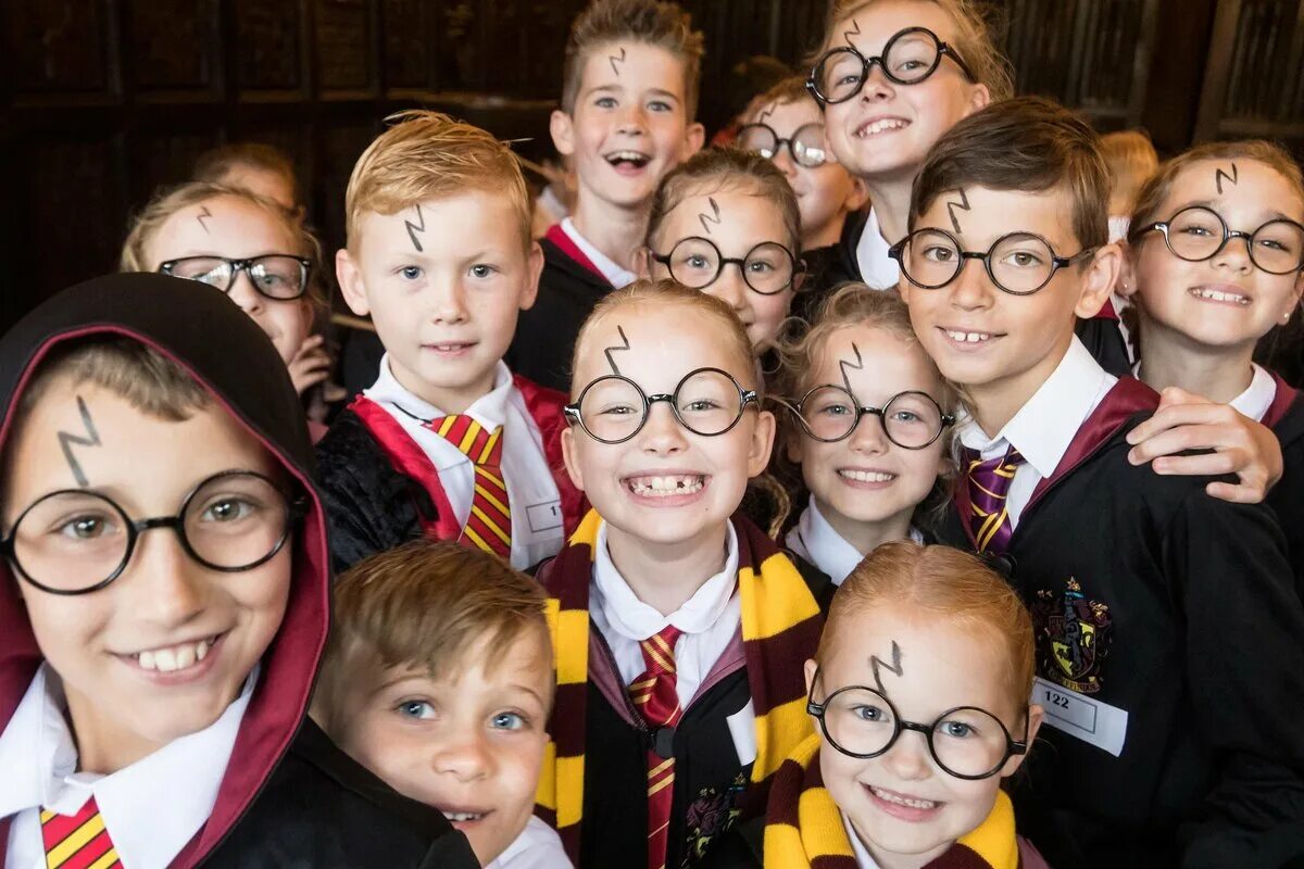 Гарри поттер школа волшебства. Гарри поттер школа волшебства. Квесты гарри поттер. Поттер школьная программа. Гарри поттер в школе волшебников.