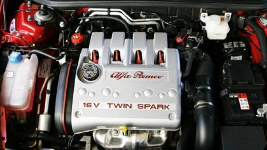 Альфа ромео твин спарк. Двигатель Альфа Ромео 156 2.0 Твин Спарк. Alfa Romeo 156 Twin Spark. Альфа Ромео 156 мотор 2.0 блок.