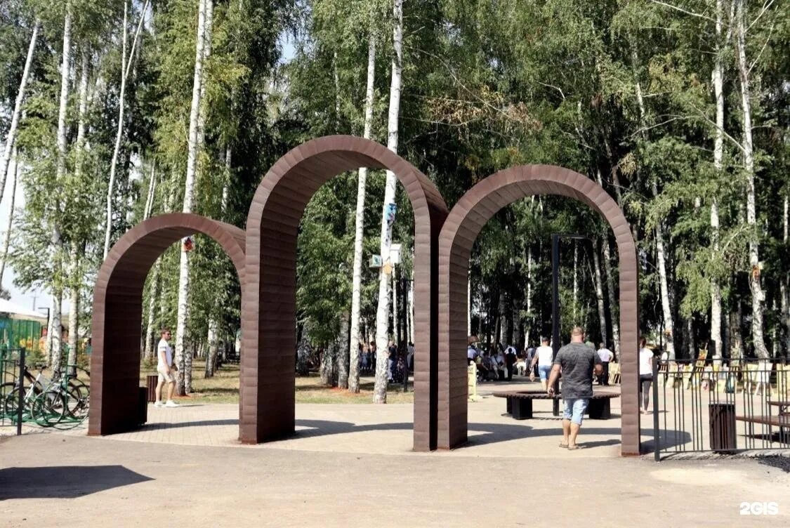 Парки барнаула юбилейный. Лесопарк юбилейный адлер. Парк юбилейный кстово. Парк юбилейный. Юбилейный парк ярославль аттракционы.