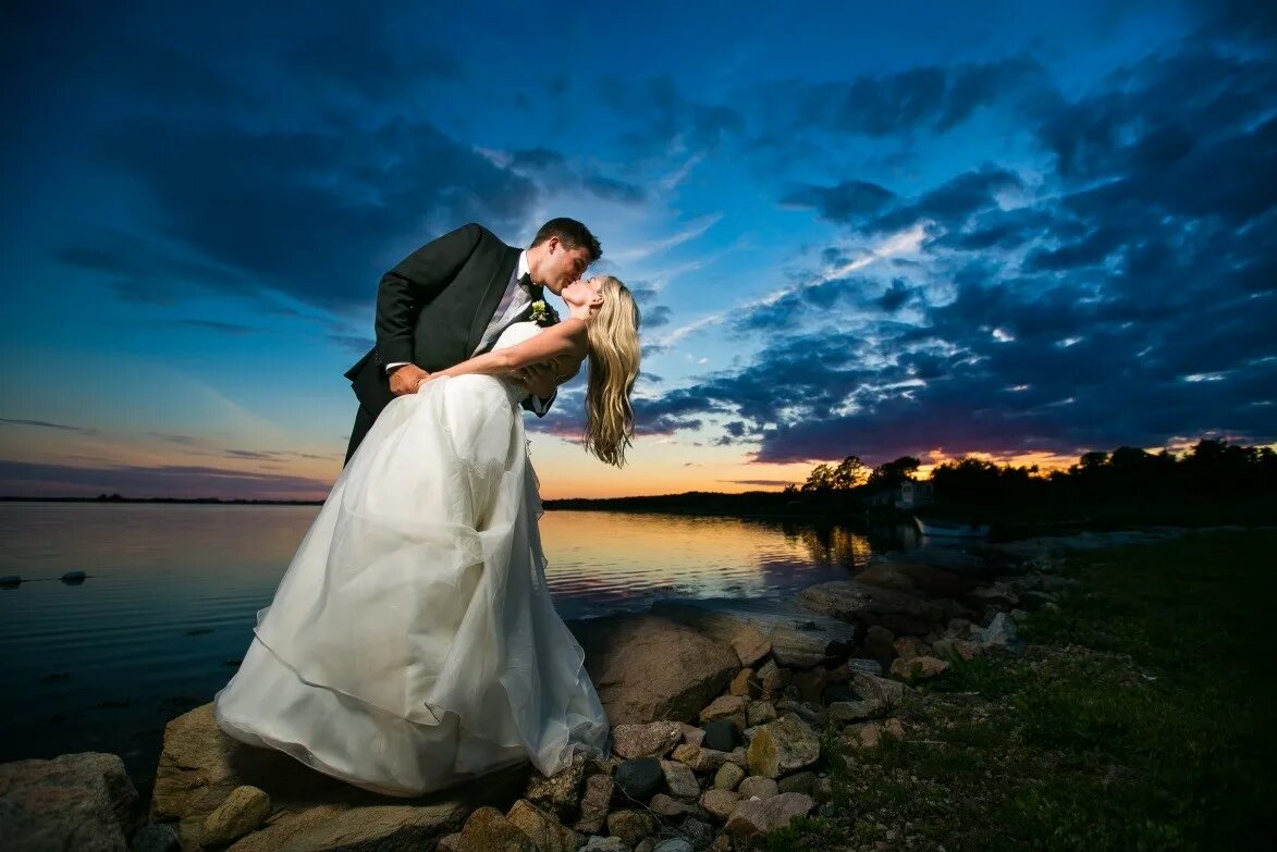 Девушка в свадебном наряде. Свадьба во сне для женщины. Свадьба на природе. Приснилась свадебное. Молодожены.