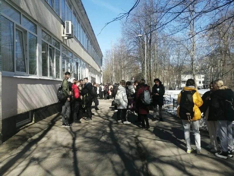 школа 3 эвакуация. пожар на ключевой петрозаводск. минирование здания. всеволожск школа 1. эвакуация детей в школе.