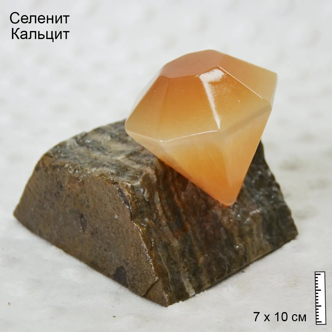 Селенит 2. Селенит минерал. селенит энергия камней. уральский камень селенит. желтый селенит.
