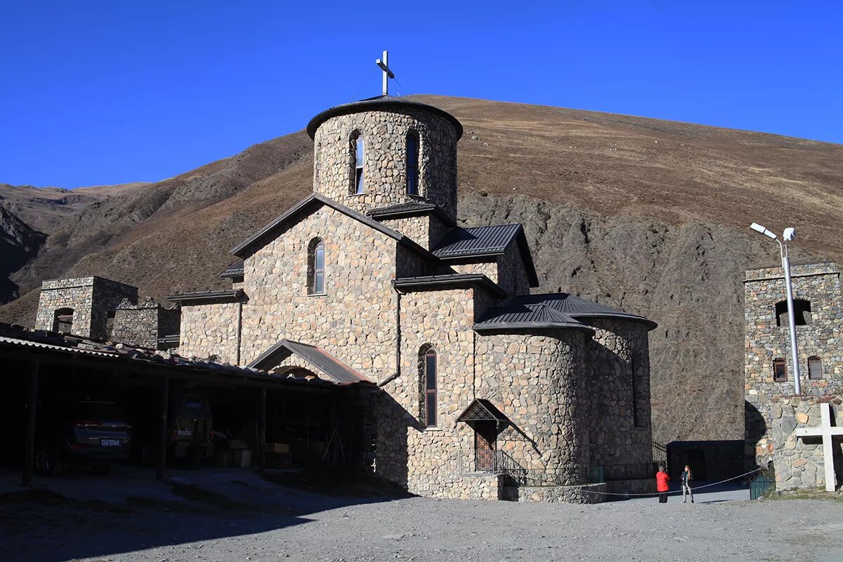 Свято успенский монастырь фиагдон. Северная осетия мужской монастырь. Фиагдон монастырь северная. Аланский успенский монастырь северная осетия. Фиагдон монастырь северная.