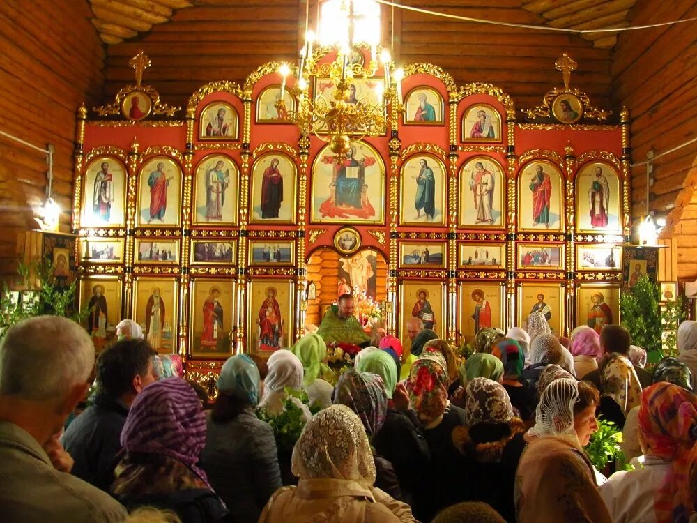 Кто работает в церкви. Храм воскресения христова новая ляля. церковный приход. приход в церкви. церковные приходы в россии.