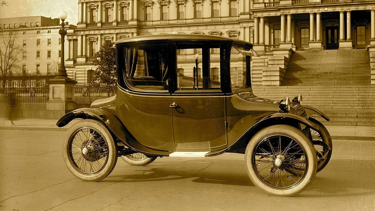 Включи век машин. Detroit Electric электромобиль. Электромобиль 1923 Milburn Electric model 27l. Первый электромобиль 1841.