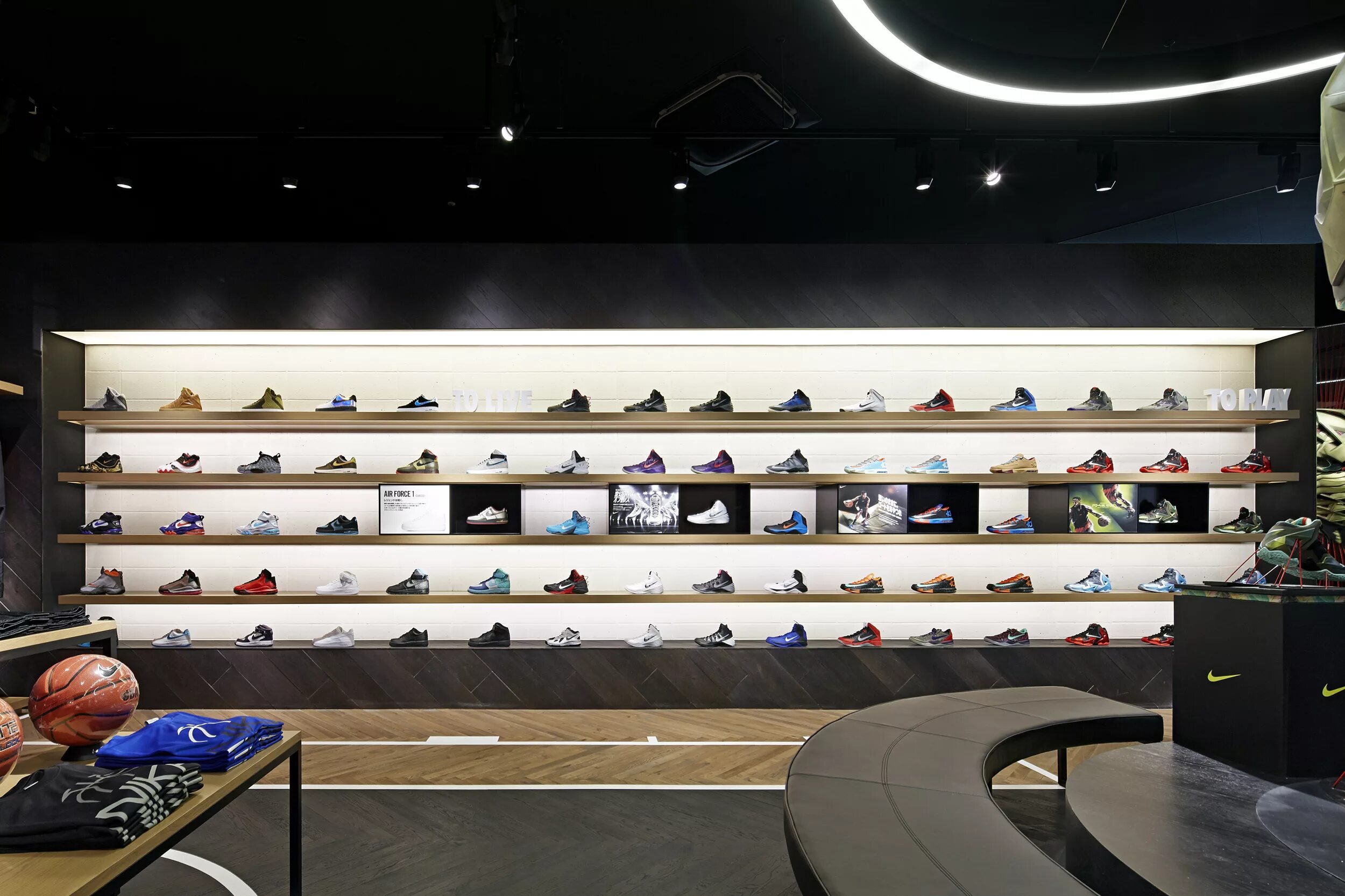 Магазин найк в Лос Анджелесе. Nike Tokyo shop. Nike Magazin Turkiya. Nike Store Interior. Магазин найк в минске