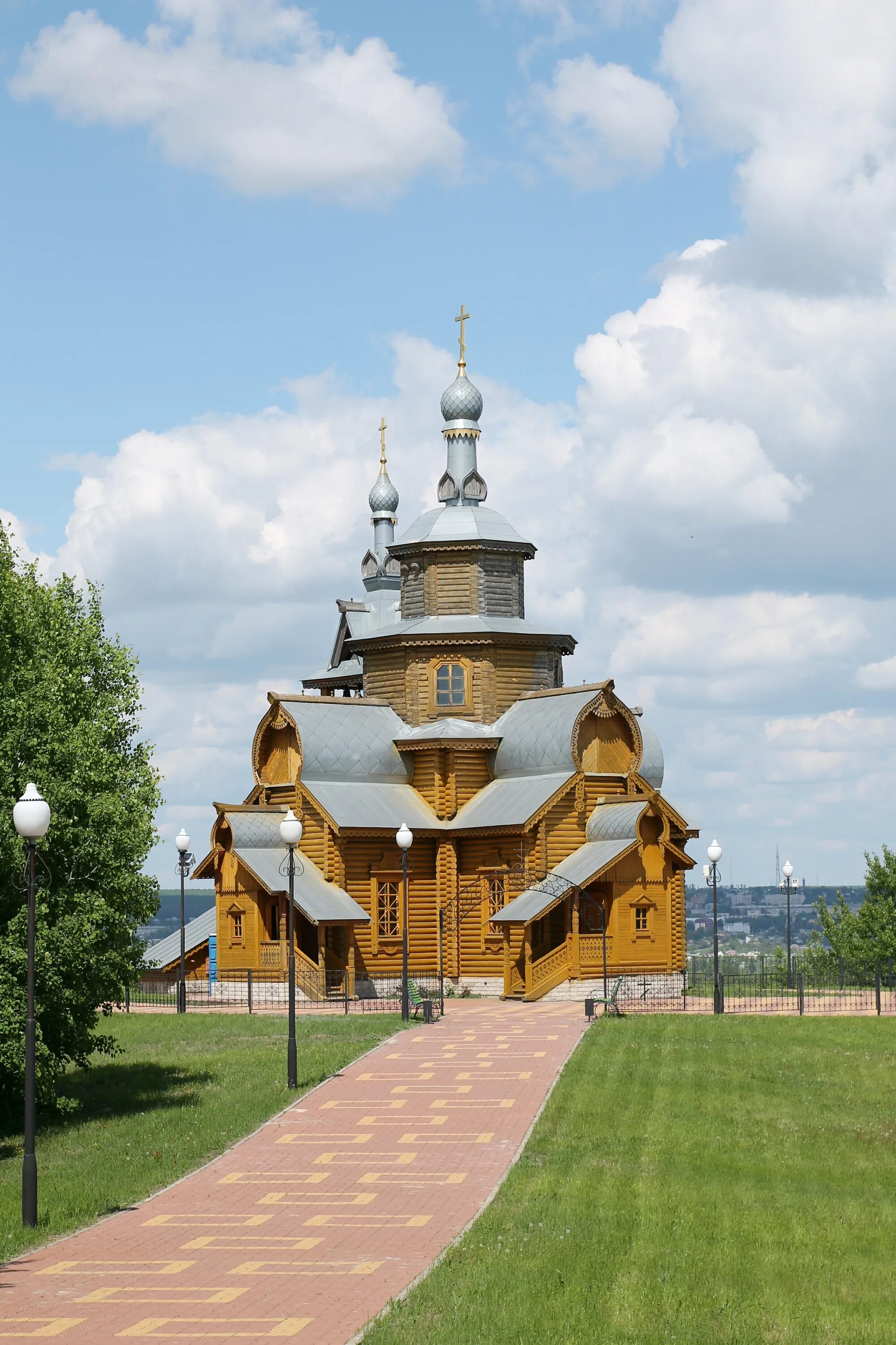 Достопримечательности г валуйки белгородской области. Памятник танку в городе валуйки белгородской области. Валуйки (валуйский район). , валуйки. Валуйки белгородская область арка.
