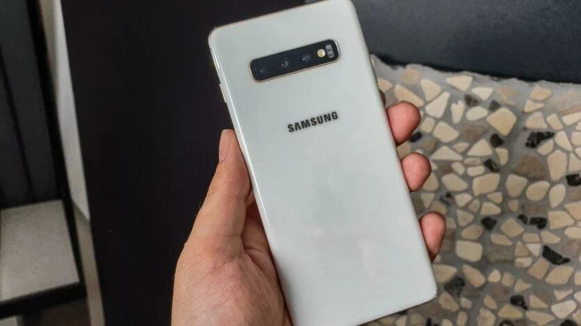 Авито купить телефон бу самсунг. Samsung s10 Plus белый. Samsung Galaxy s10 белый. Samsung s10 Plus перламутр. Samsung Galaxy s10 Plus перламутр.