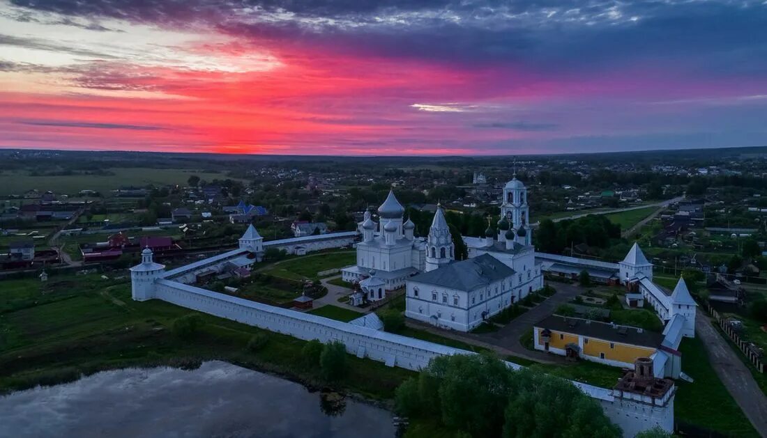 Кто бывал в этом городе. Никитский монастырь Переславль-Залесский. Никитинский монастырь в Переславле-Залесском. Никитский мужской монастырь в Переславле-Залесском. Переславль-Залесский ГНИКИТИНСКИЙ монастырь.