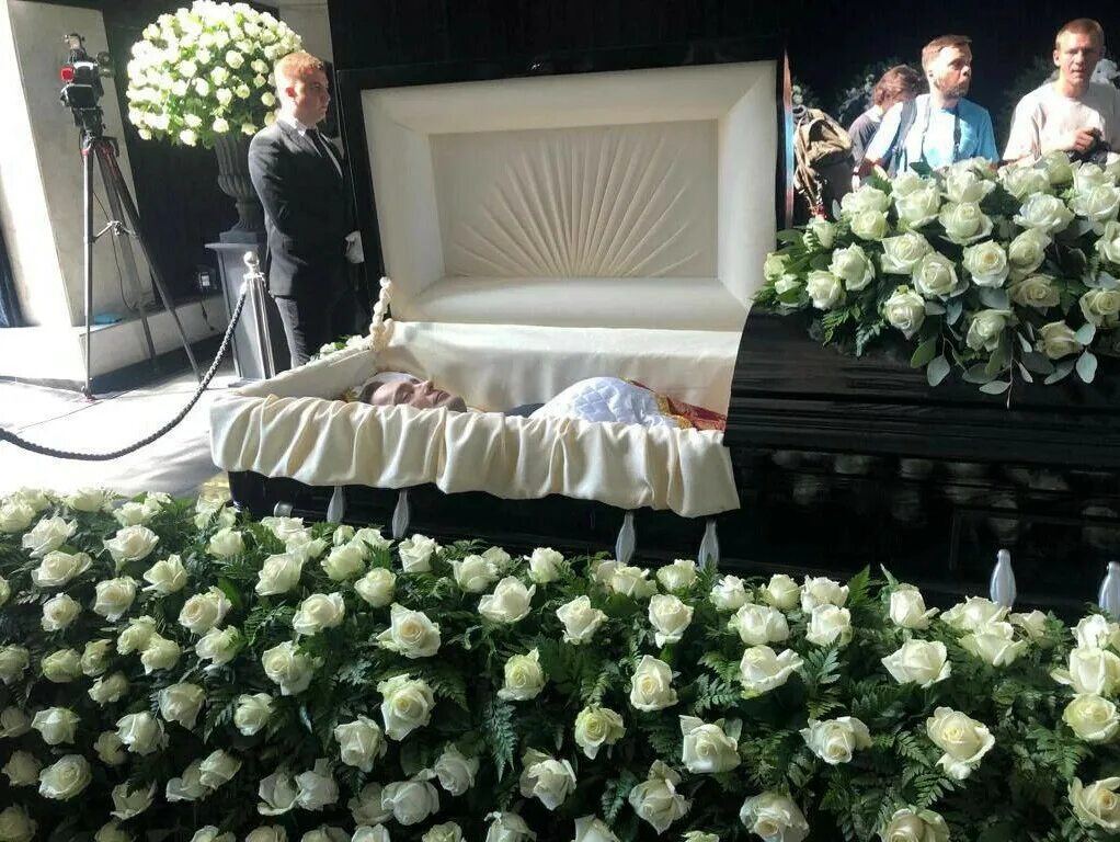 Тургенев долго стоявший у гроба