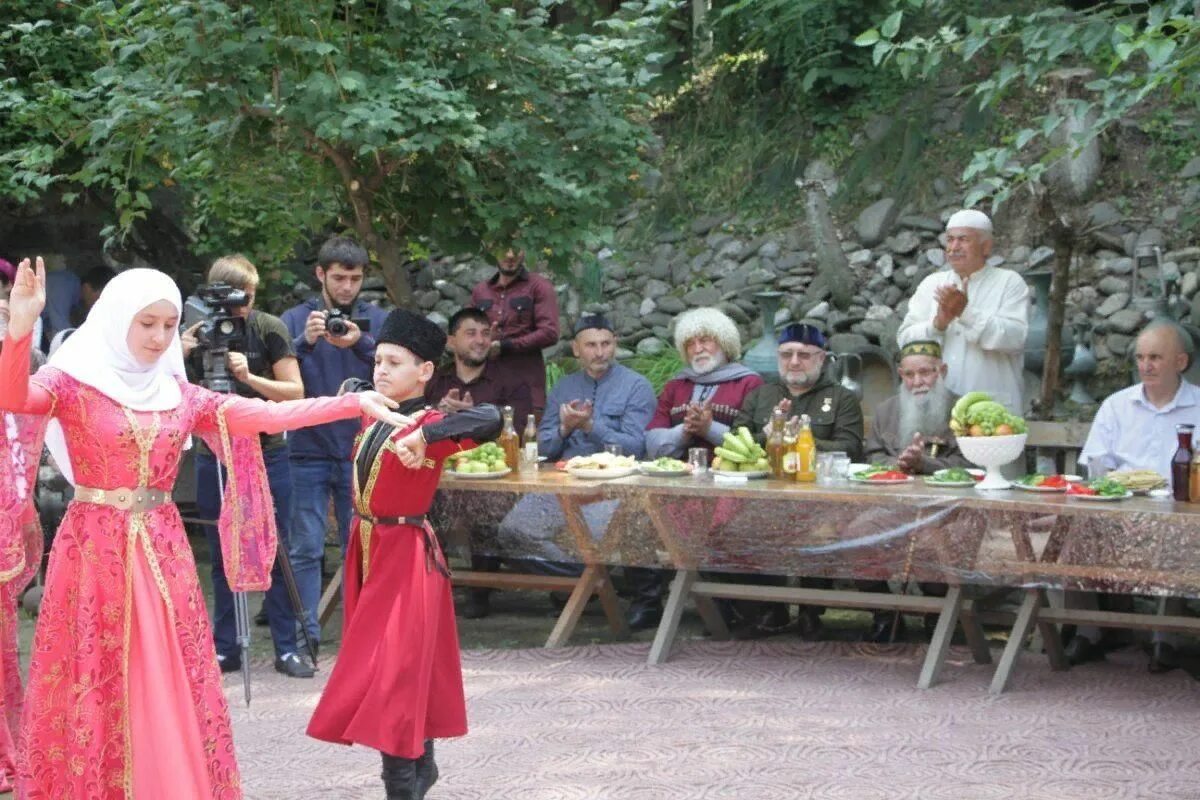 Народы республики чечня. Чеченские национальные праздники. Чеченский народ. Вайнахи ингуши. Народы республики чечня.