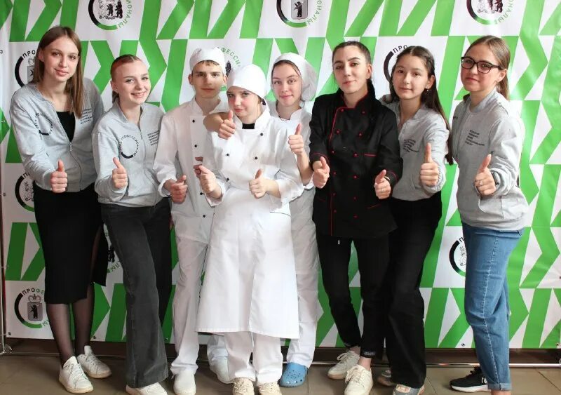 Волонтеры ер белгородская обл. Продукты питания. Волонтеры питания. Событийное волонтерство. Спортсмены волонтеры.