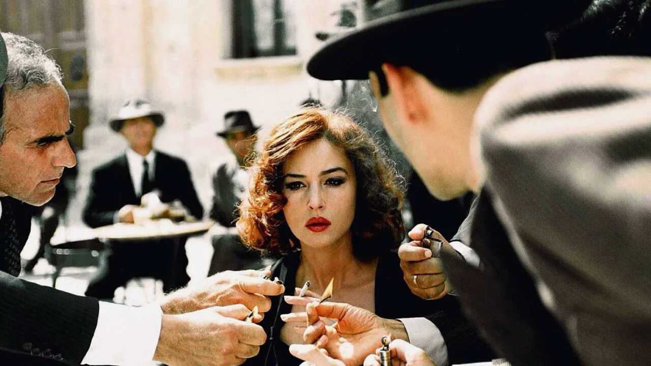 Моника беллуччи фильмы малена 2000. Малена красавица вдова. Фильм малена 2000 драма. 2000 - малена (джузеппе торнаторе). Малена 2000 обложка.