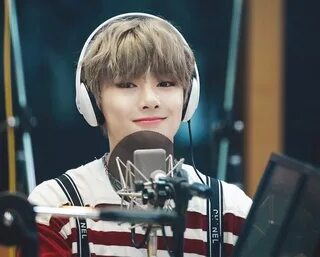 Лайк стрей кидс. Stray kids 2023. Лайк стрей кидс. Цвет stray kids. Felix x changbin.
