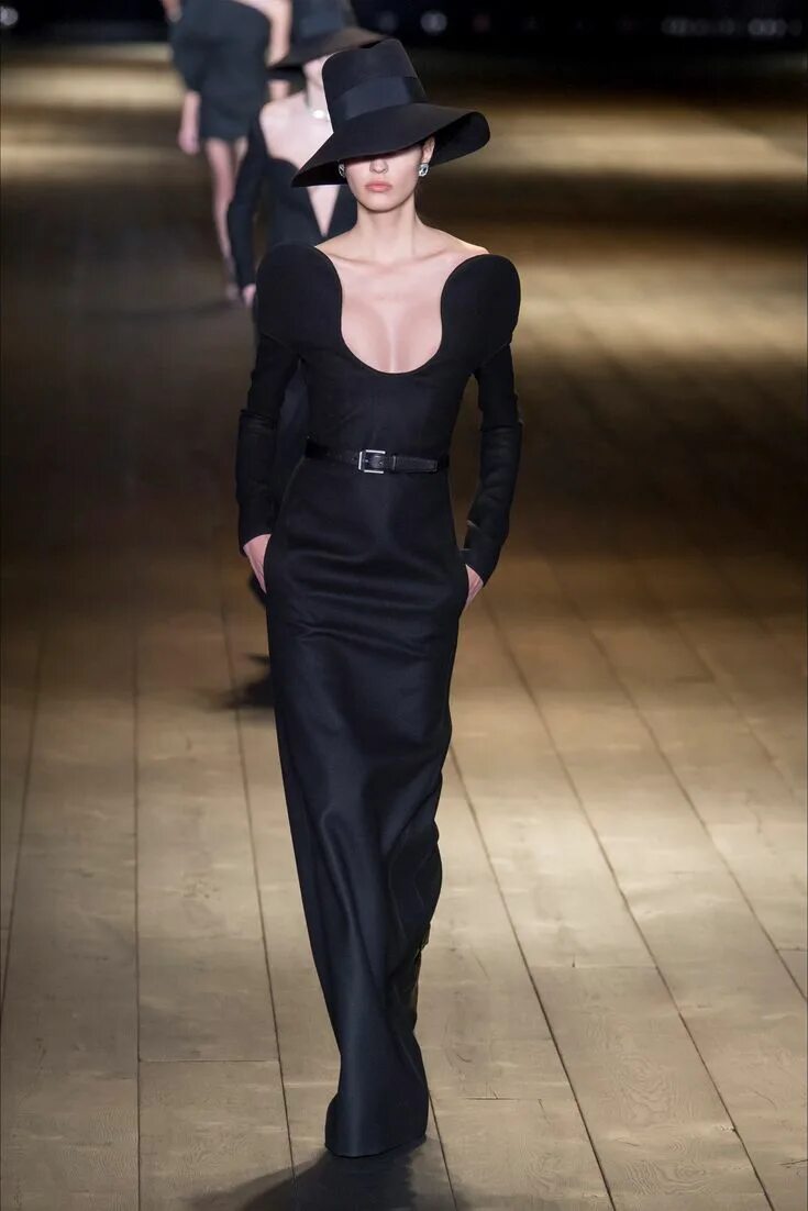 Yves saint laurent коллекция 2020. Комбинезон ив сен лоран 2022. Ив сен лоран коллекции. Ив сен лоран коллекция 2020. Saint laurent осень зима 2020.