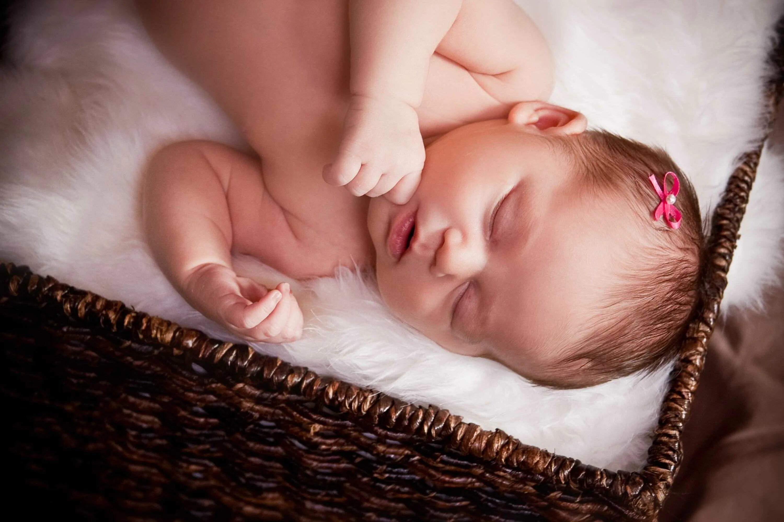 Видеть во сне ребенка грудного на руках. Младенец девочка. Новорожденная девочка. С рождением девочки. Приснился младенец девочка.