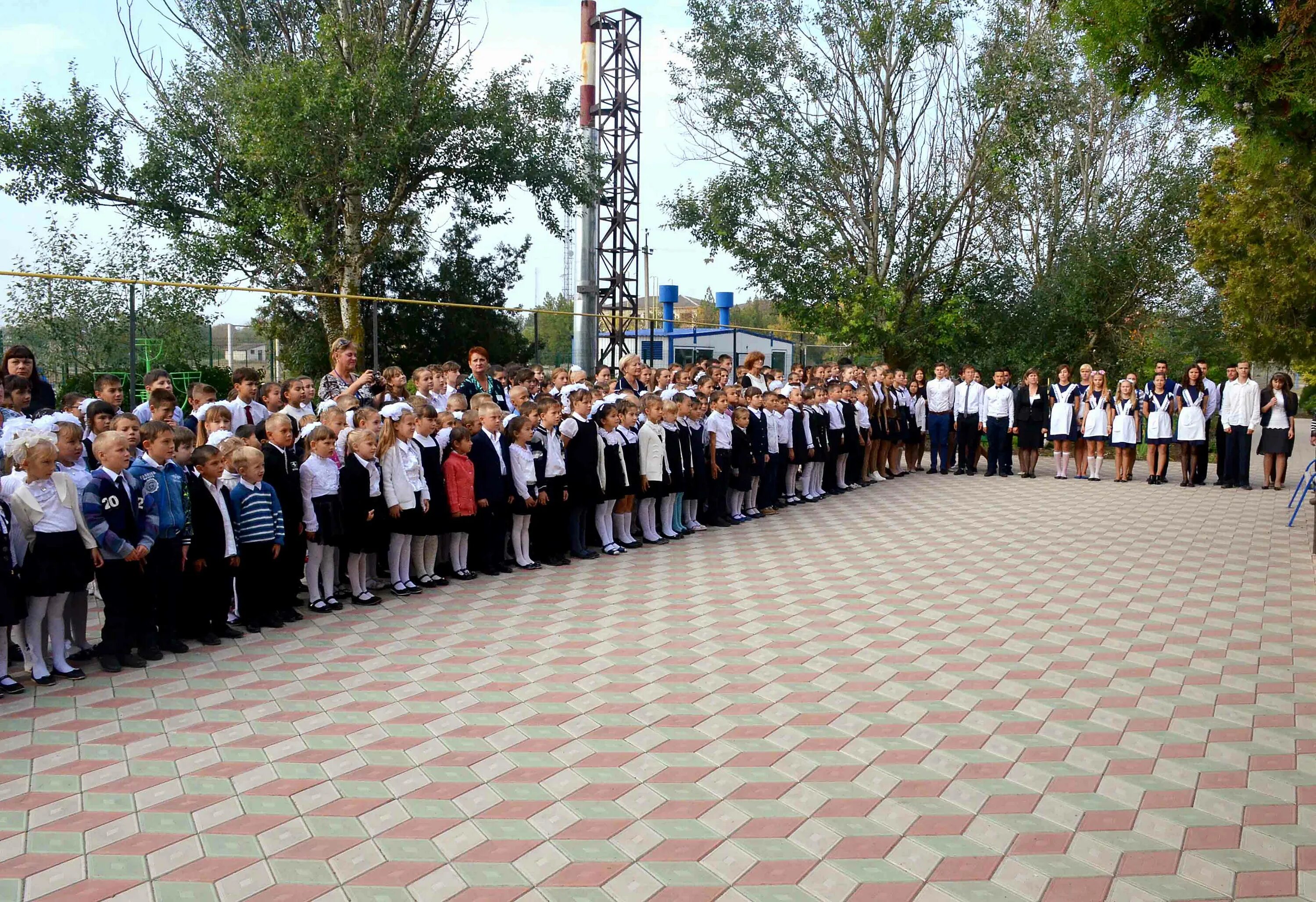 МБОУ Кировская средняя школа Черноморский район. Кировская школа Черноморского района Крым. Кировское (Черноморский район). Кировская средняя школа Крым.