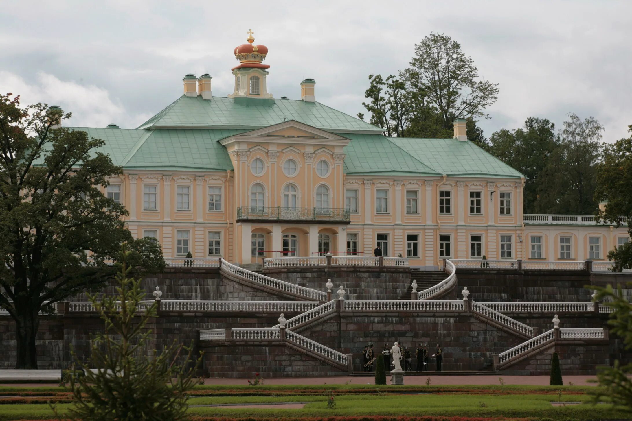 Г ломоносов ленинградская область. Ораниенбаум ленинградская область. Ломоносов ленинградская область памятники. Ломоносов ленинградская область улицы. Нарциссичный ломоносов фото.