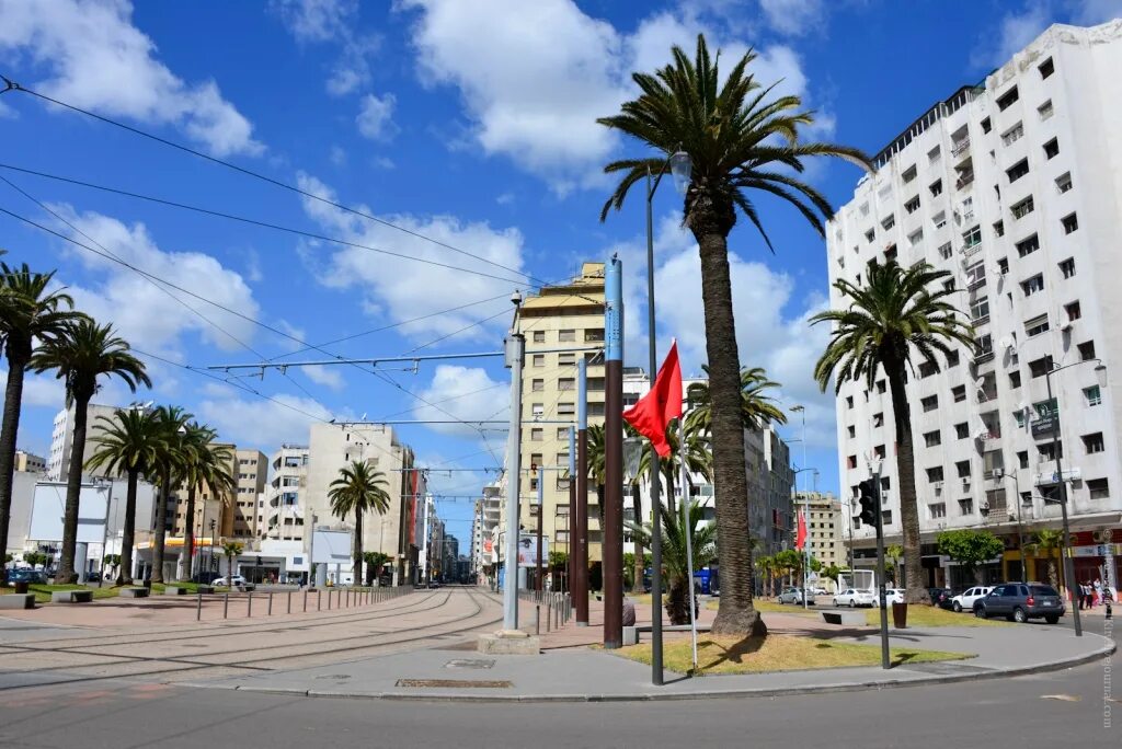 Город касабланка. Набережная Корниш Касабланка. Касабланка белый город. Касабланка белый дом. Касабланка фото улиц.