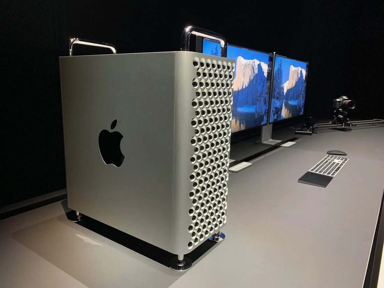 Игровые айфоны 2023. Apple Mac Pro 2021. Компьютер Apple Mac Pro 2019. Mac Pro 2020 системный блок. Компьютер Apple Mac Pro 2020.