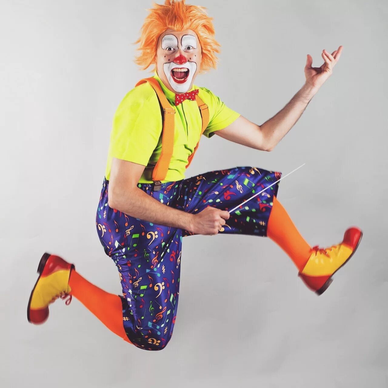 Клоун Рон клаксон. Музыкальный клоун. Клоун дирижер. Композиция клоун. Веселая музыка для клоуна