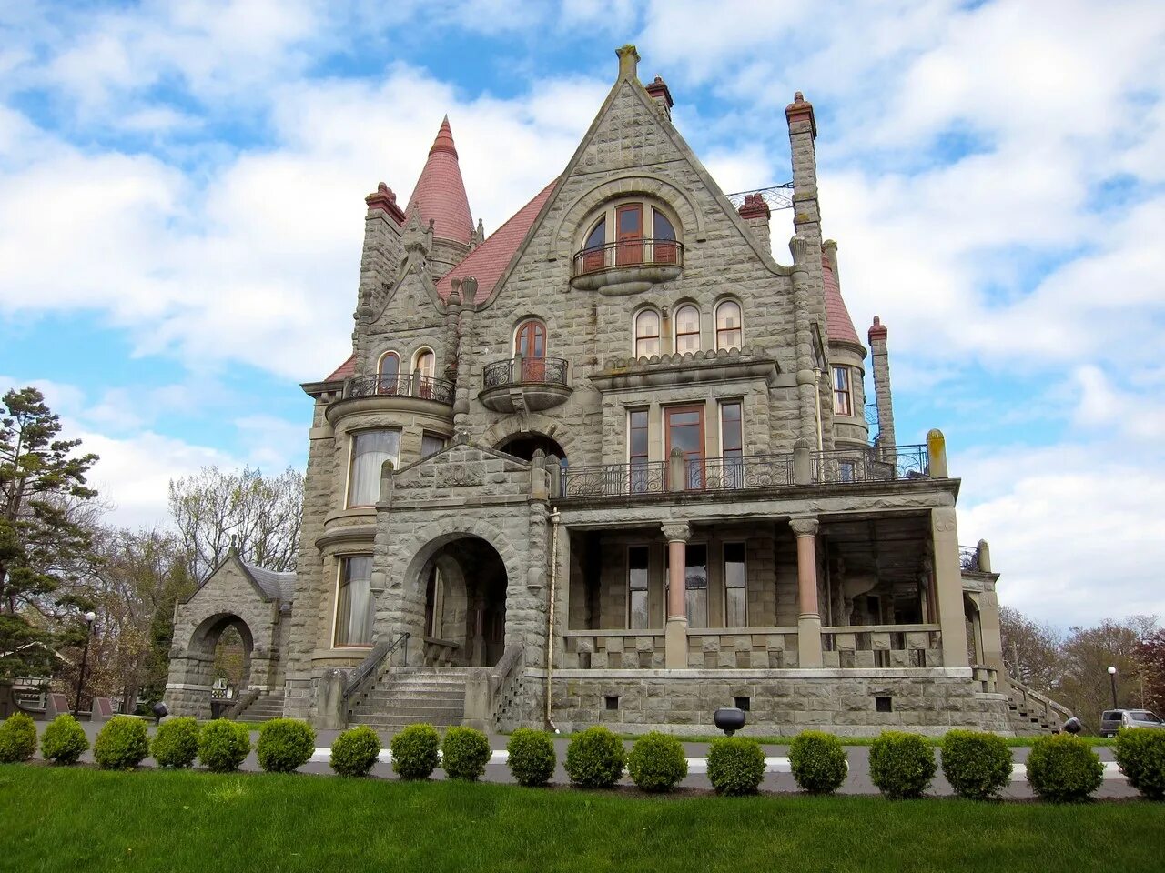 Дома замки построить. Крэйгдарроч Кастл. Craigdarroch Castle Victoria. Craigdarroch Castle Canada. Замке крэйгдарроч-Кастл в Виктории.