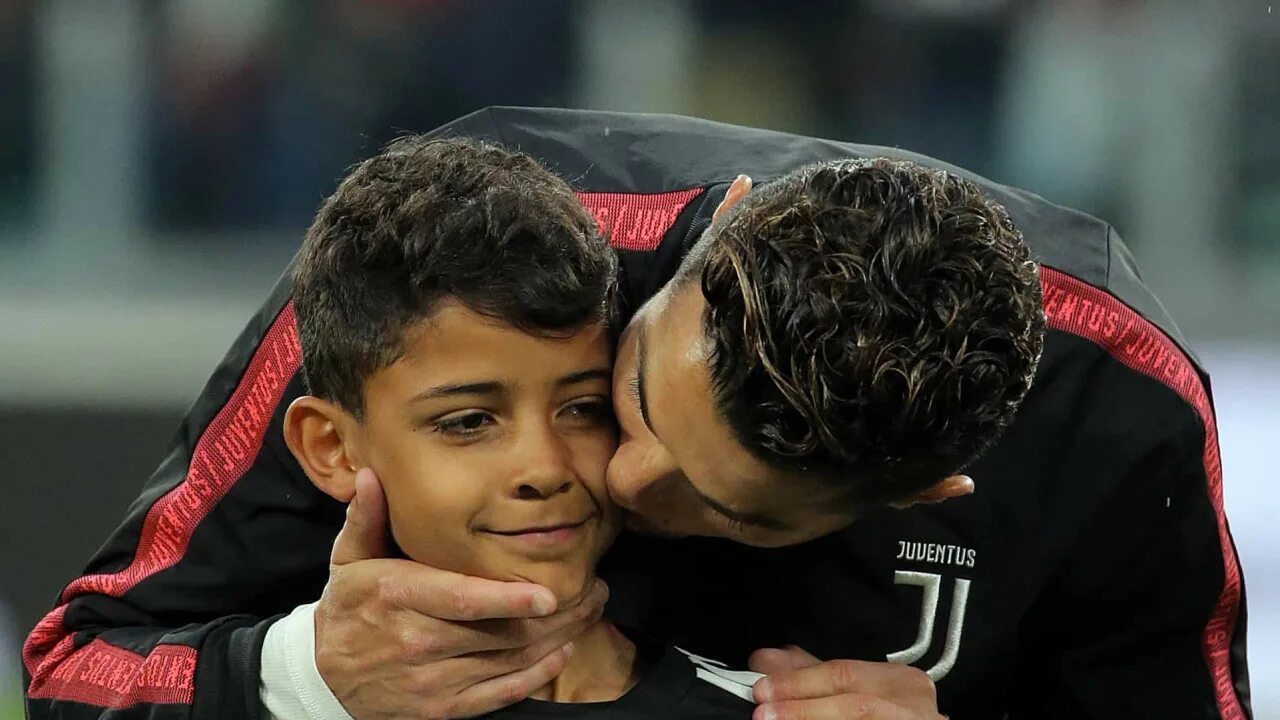 Роналдо младший. Криштиану Роналду младший. Сын Криштиану Роналдо. Роналду младший 2022. Cristiano Ronaldo с сыном.
